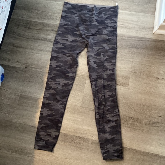 Spanx leggings medium - Picture 3 of 3